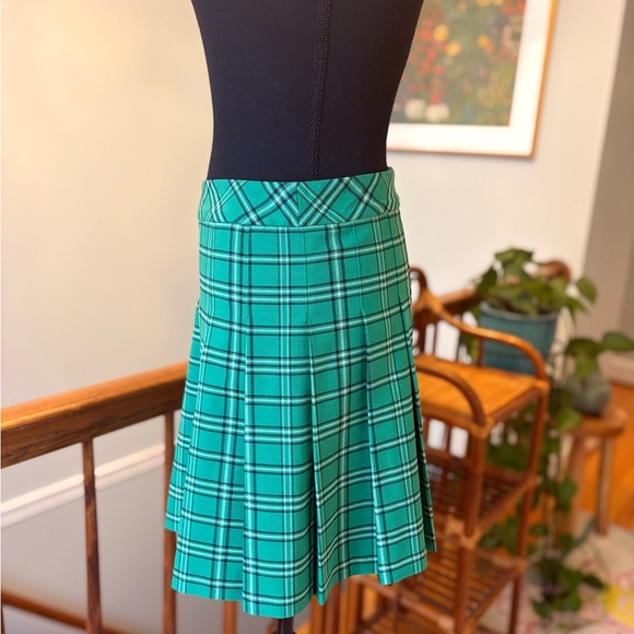 Aritzia Sunday Best Green Plaid Pleated Skirt - Picture 2 of 6